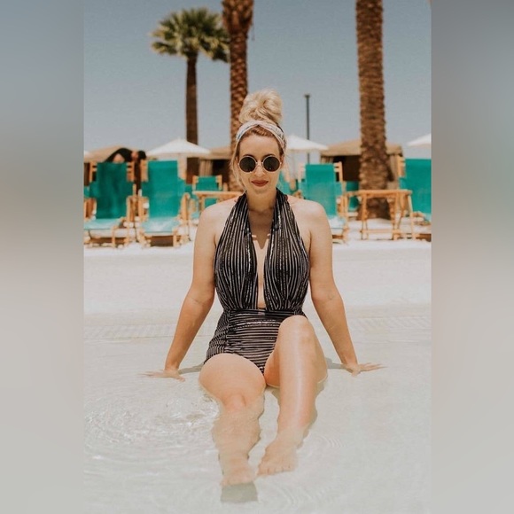 Retro One Piece PinUp Swimsuit - Picture 1 of 6